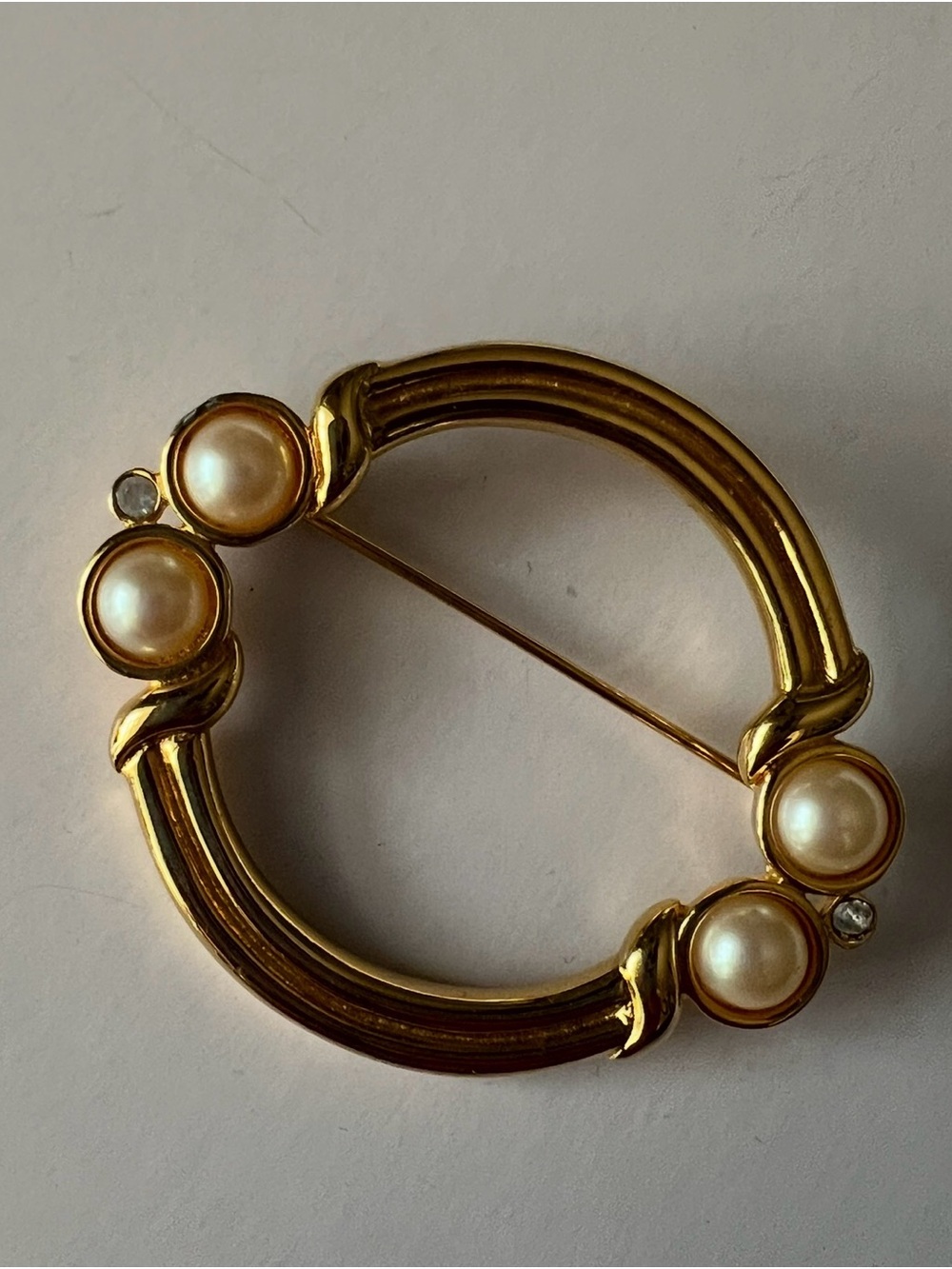 Vintage Gold Tone MONEY Pearl Circle Brooch - Classic Women's Jewelry